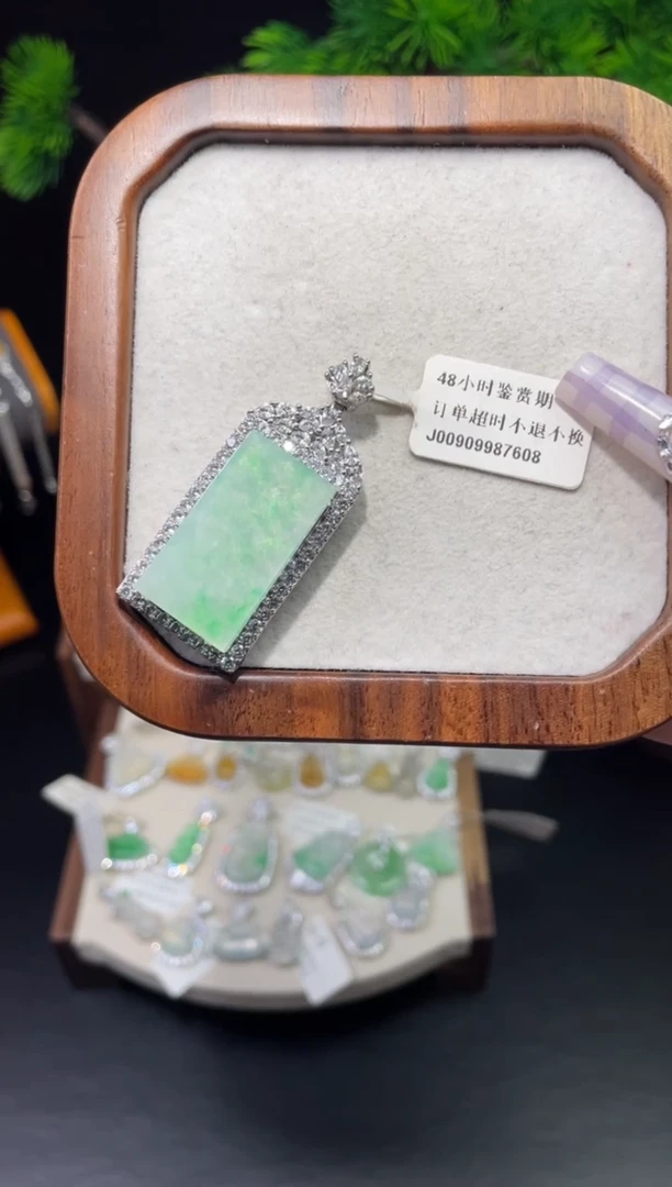 吊坠(赠链)银S925镶嵌翡翠吊坠