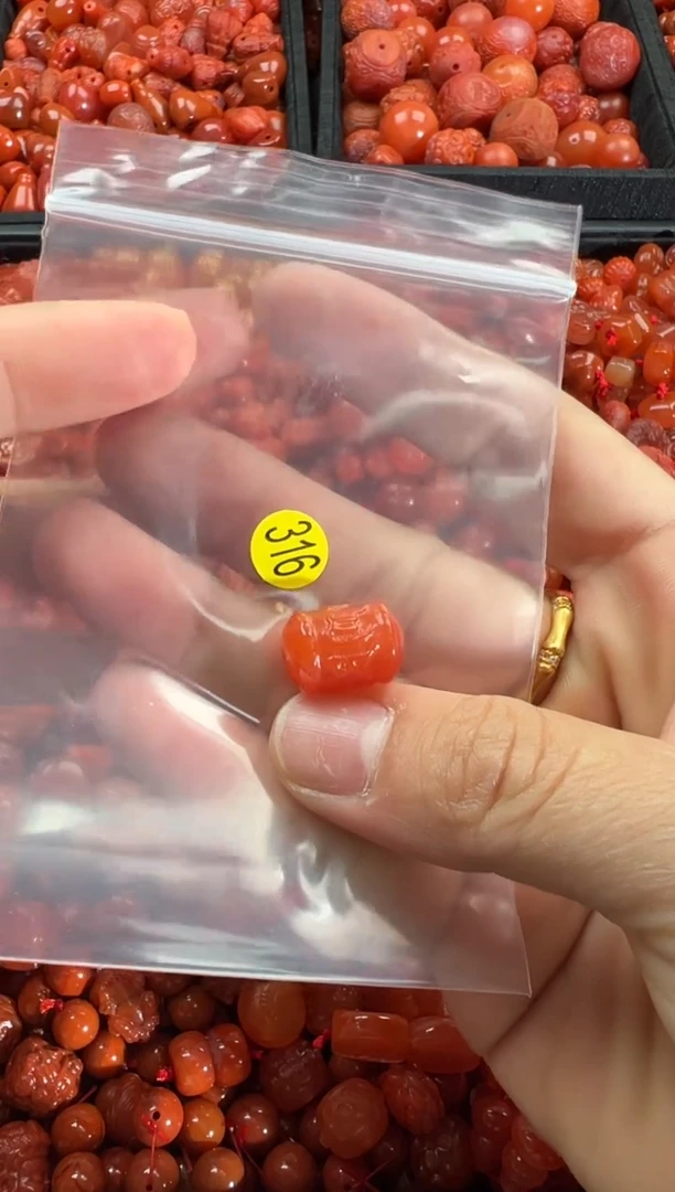 【闪购商品】南红玛瑙颈饰未镶嵌1