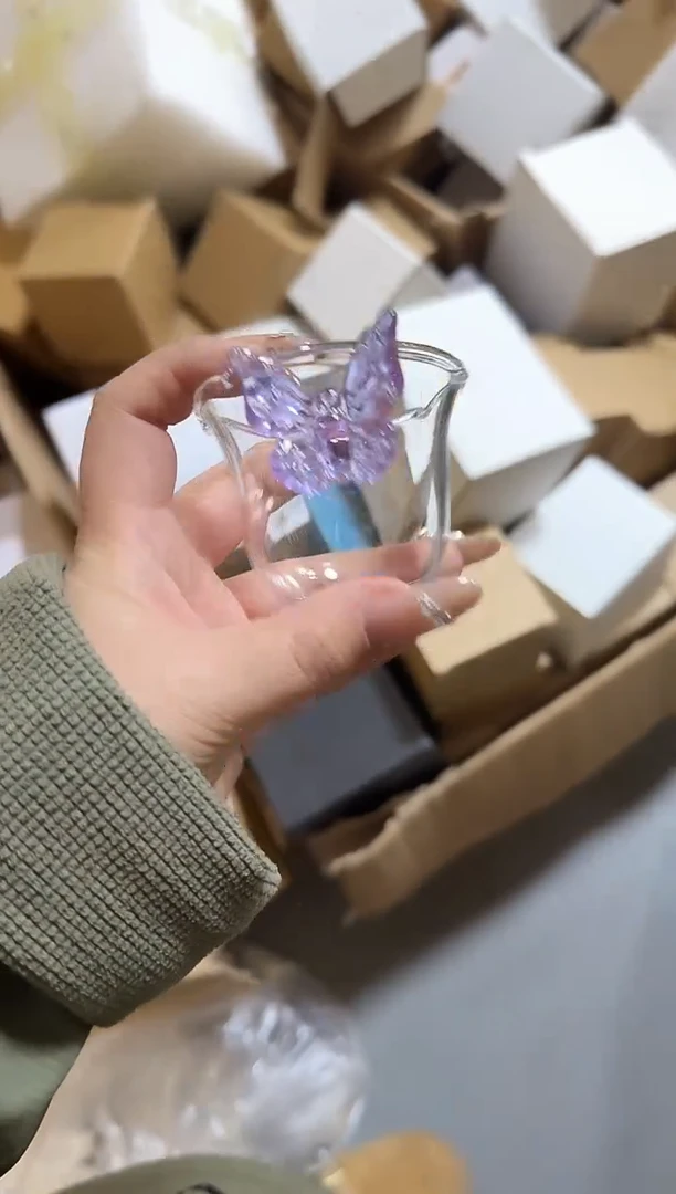 紫色蝴蝶杯