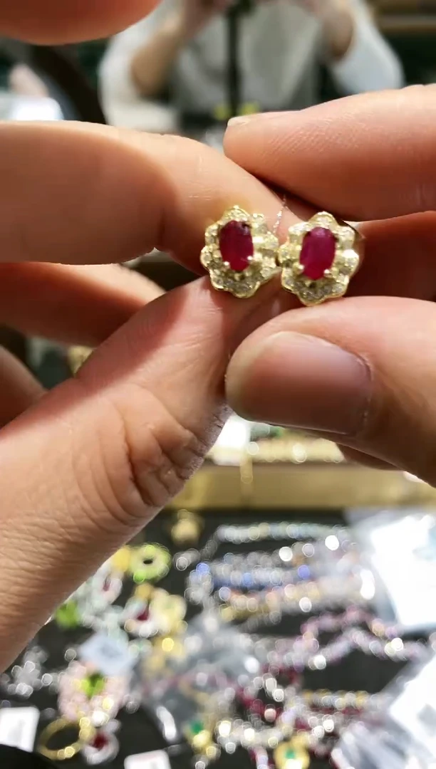 【闪购商品】红宝石耳饰银S925镶嵌耳钉