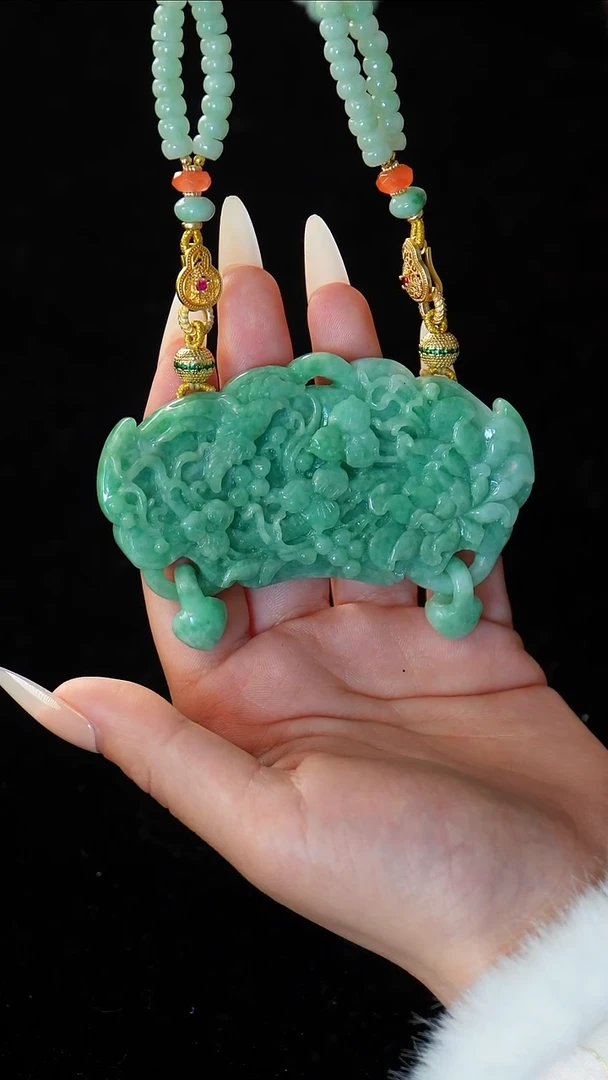 【闪购商品】翡翠颈饰未镶嵌花
