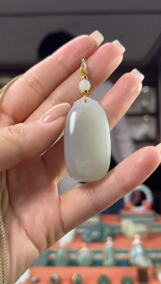 颈饰未镶嵌和田玉佩佩