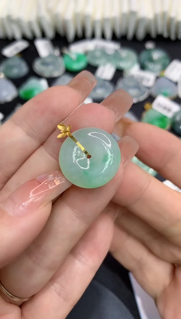 吊坠(不含链)18K金镶嵌翡翠11111111111