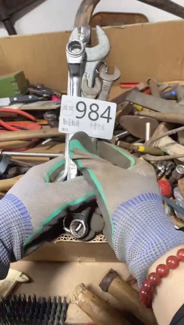 吊****酒默认微瑕不退不换984