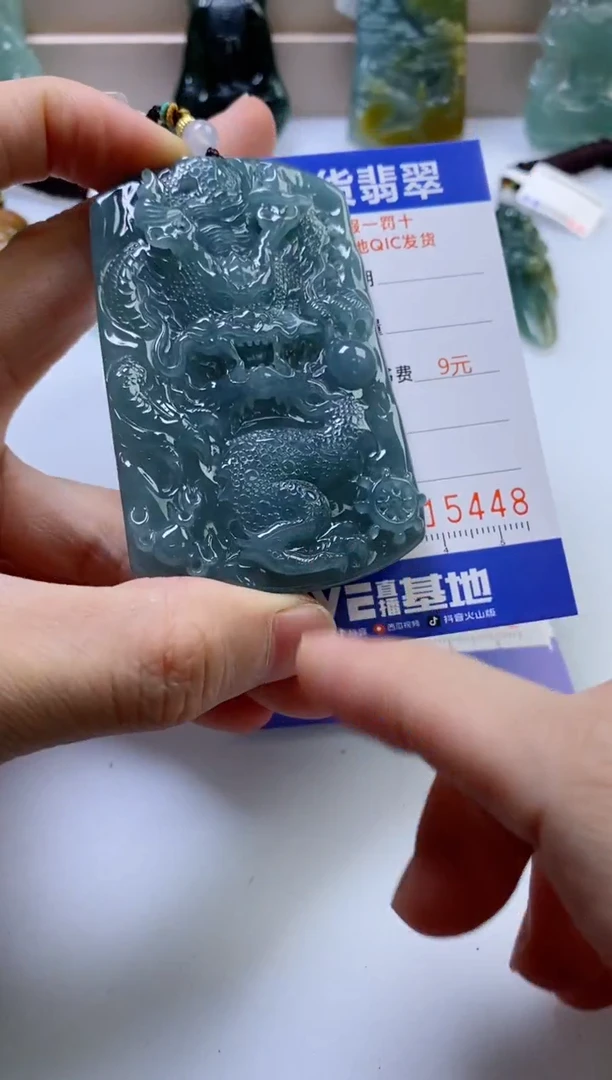 翡翠挂件未镶嵌