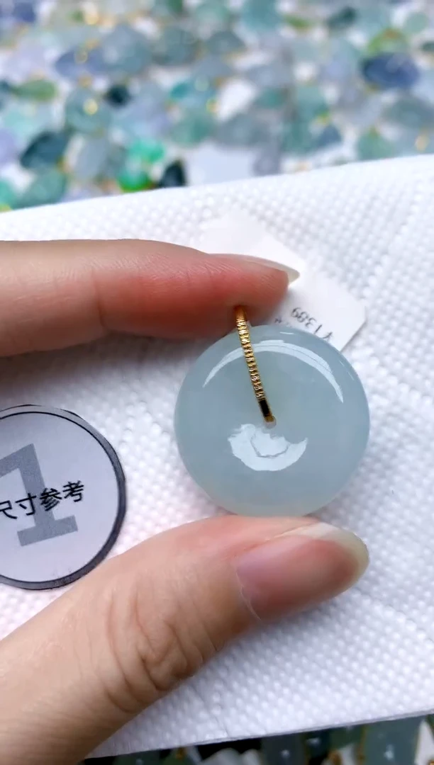 颈饰18K金镶嵌翡翠天然A货翡翠