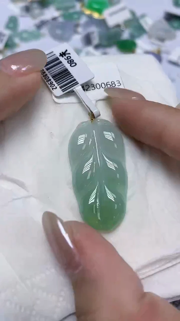 翡翠18K金镶嵌颈饰天然缅甸翡翠A货