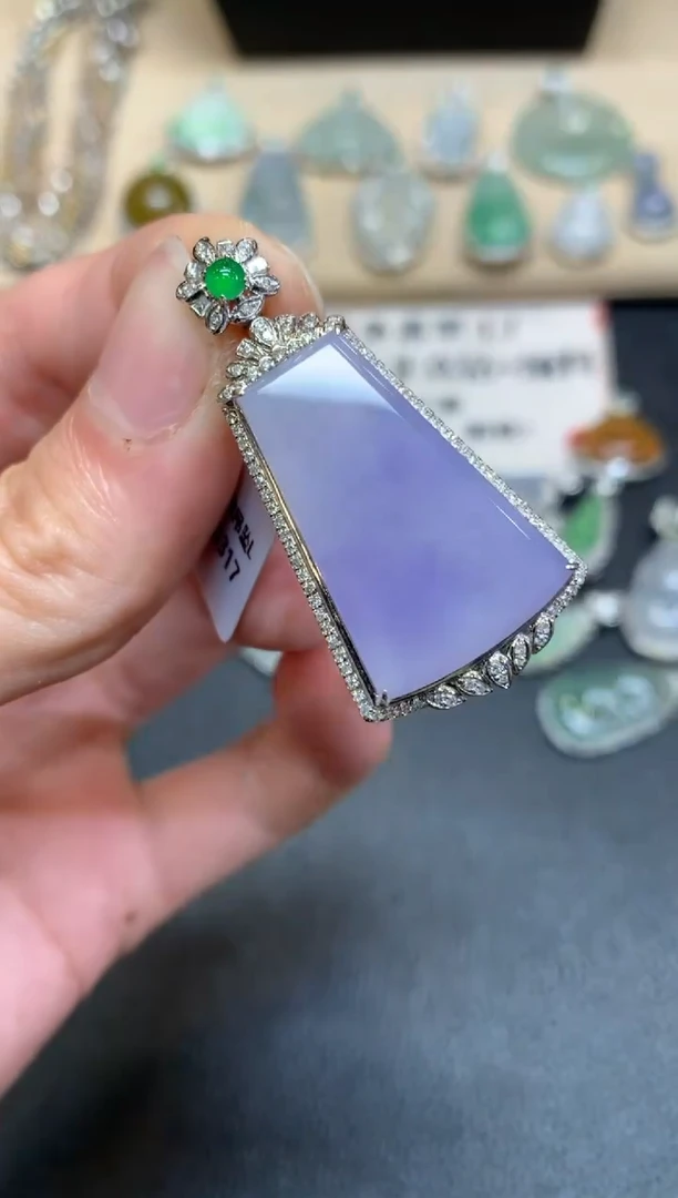 【闪购商品】翡翠颈饰18K金镶嵌无事牌【无服务费】