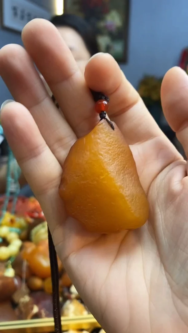 未镶嵌颈饰琥珀吊坠