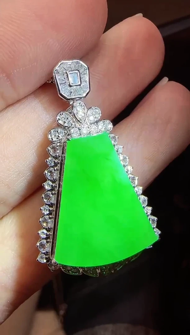 【闪购商品】翡翠吊坠(不含链)18K金镶嵌无事牌