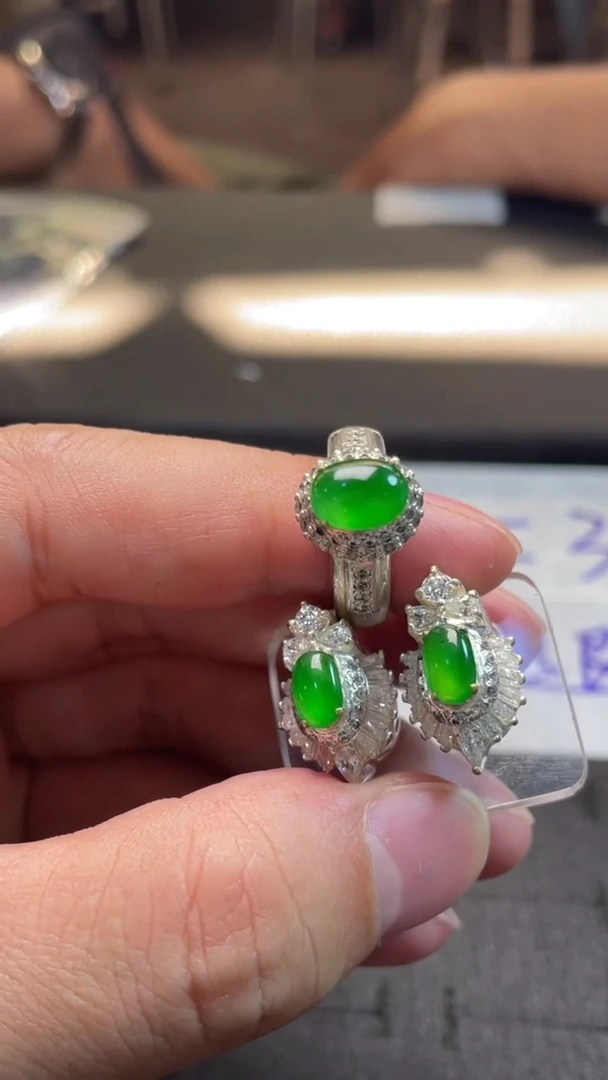 未镶嵌定制翡翠冰阳绿缅甸天然翡翠戒面耳钉