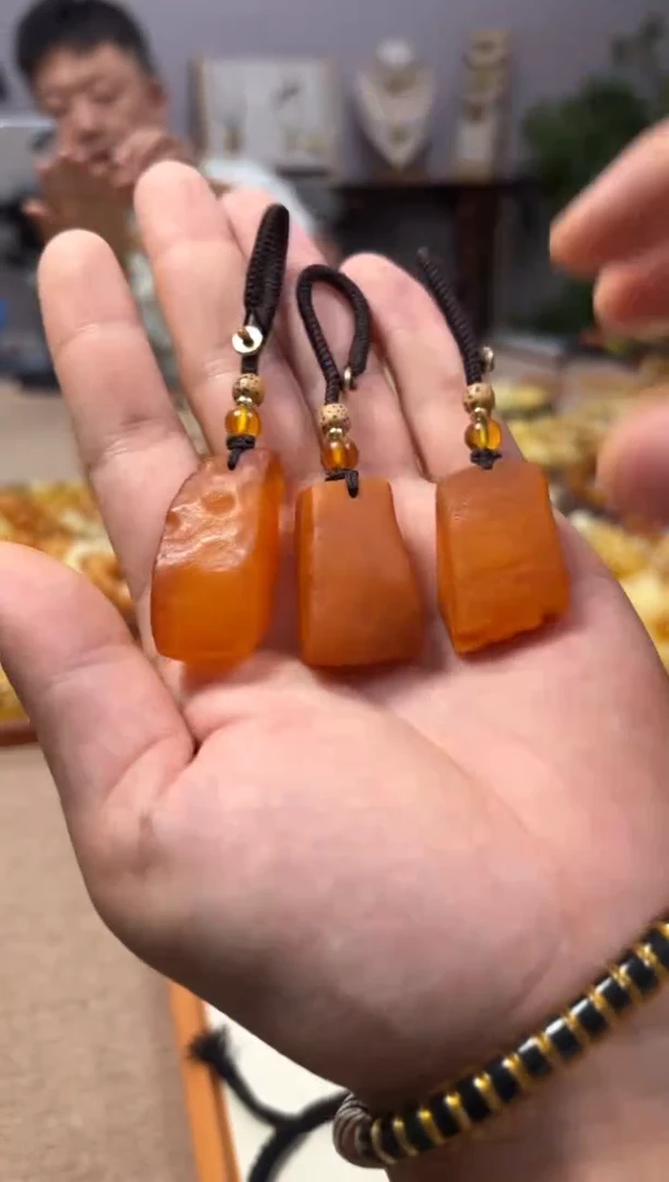 【闪购商品】蜜蜡裸石未镶嵌多样性发一件