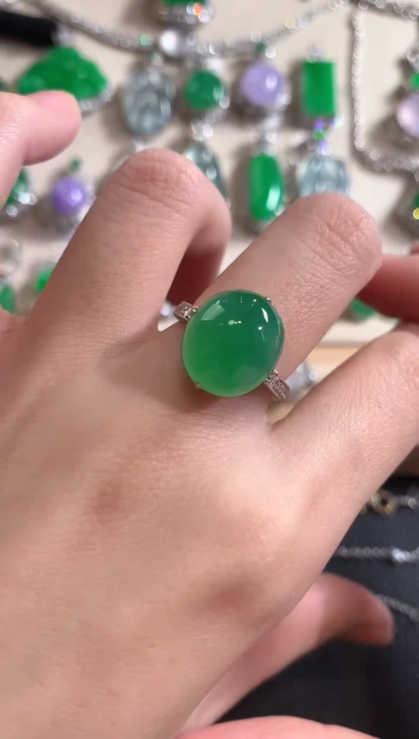 18K金镶嵌戒指翡翠冬日珠宝W122