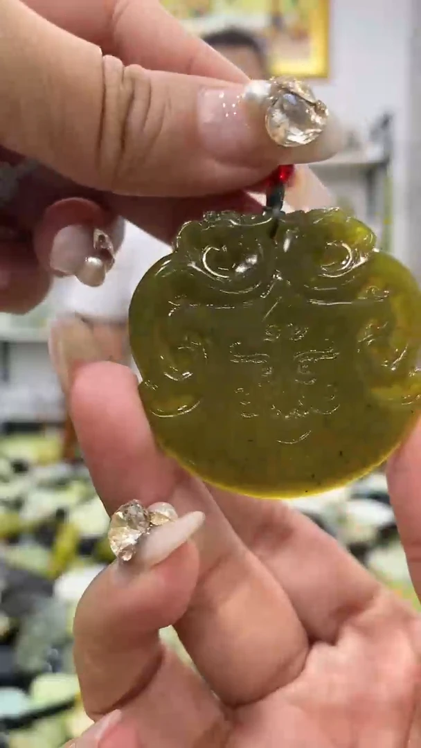 岫玉未镶嵌吊坠