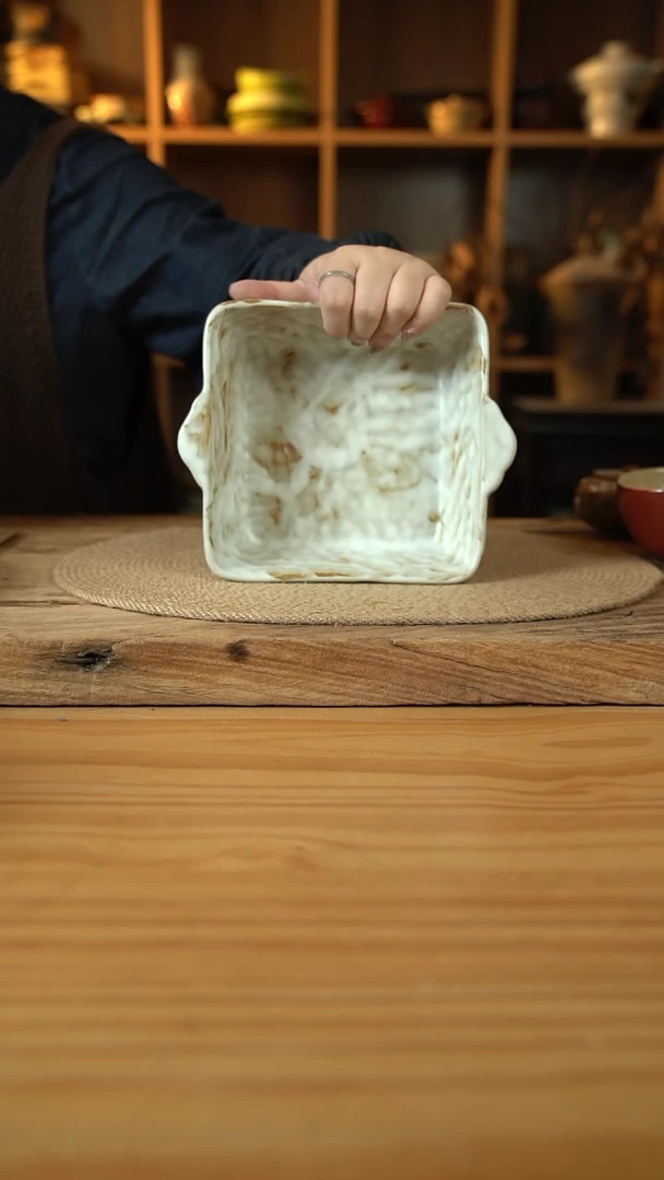 粉影系列的7英寸正方形双耳锤纹盘1个