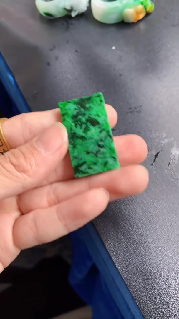颈饰未镶嵌翡翠天然缅甸翡翠A货