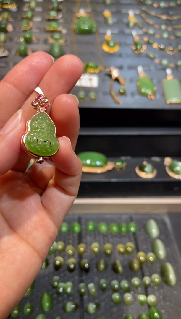【闪购商品】和田玉碧玉葫芦吊坠银S925镶嵌多样性发一