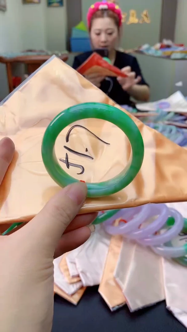 翡翠手镯未镶嵌0449223010