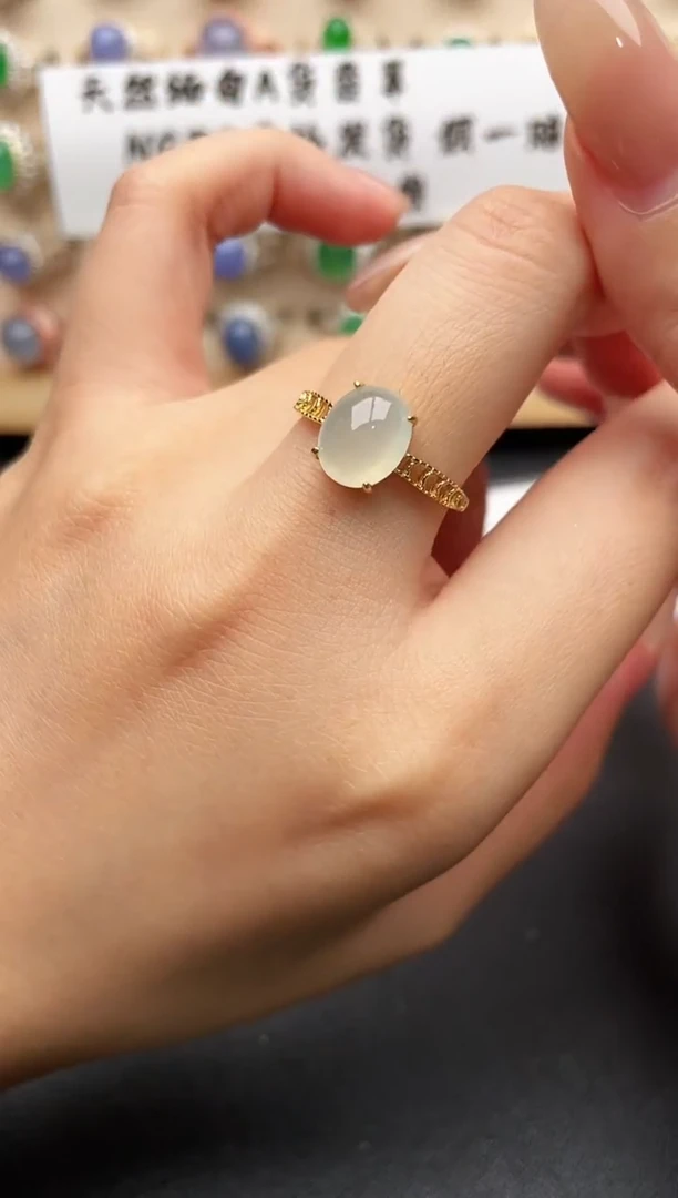 未镶嵌戒指翡翠一物一证一礼盒