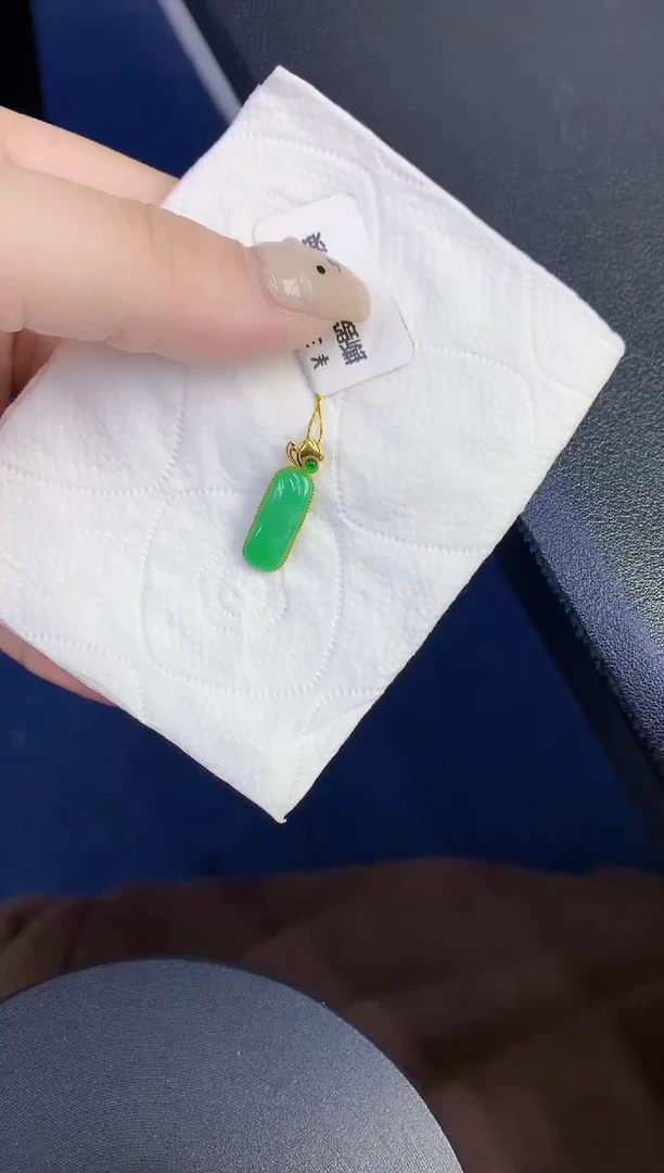 颈饰18K金镶嵌翡翠缅甸天然翡翠A货