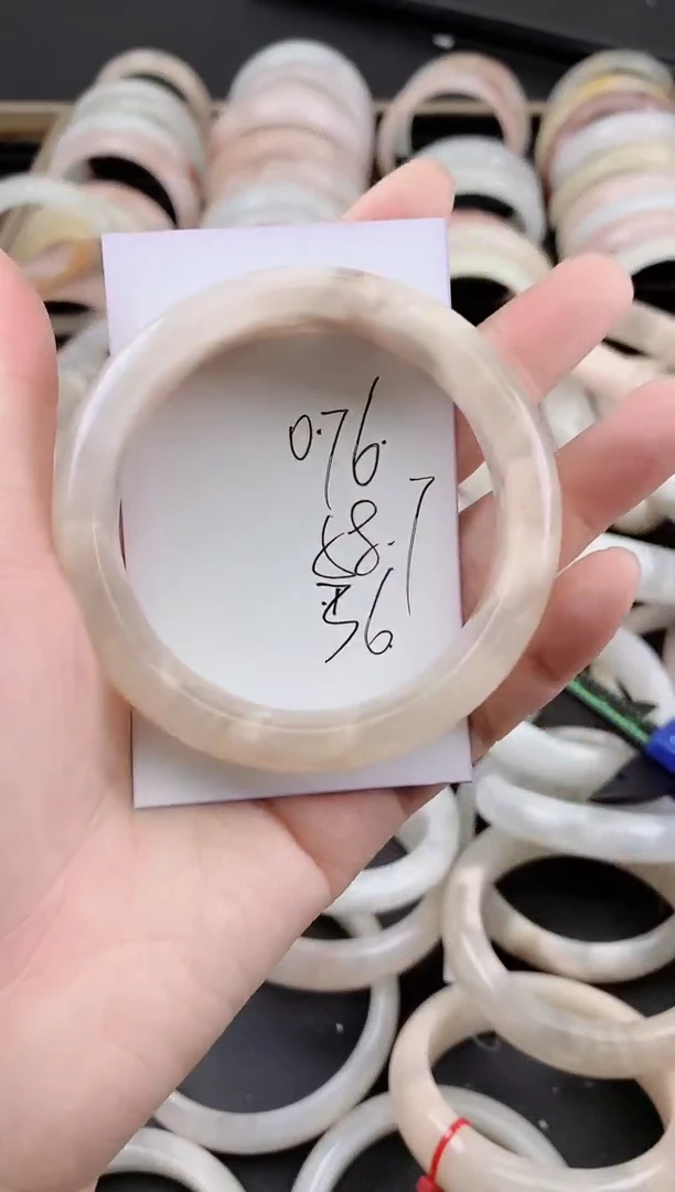 未镶嵌手镯石英质玉076