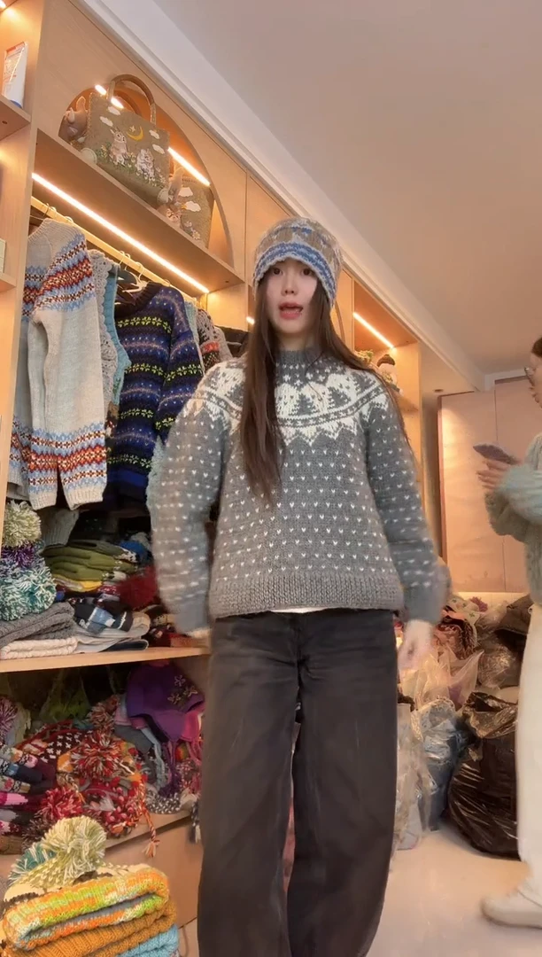 羊毛灰色套头毛衣