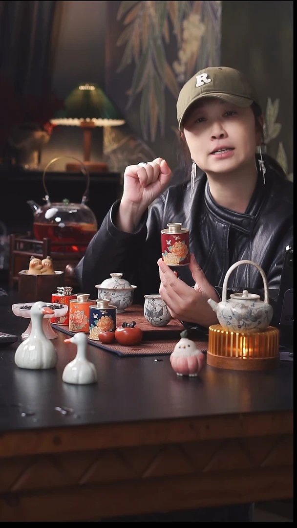 红色小罐豆沙甜六堡茶