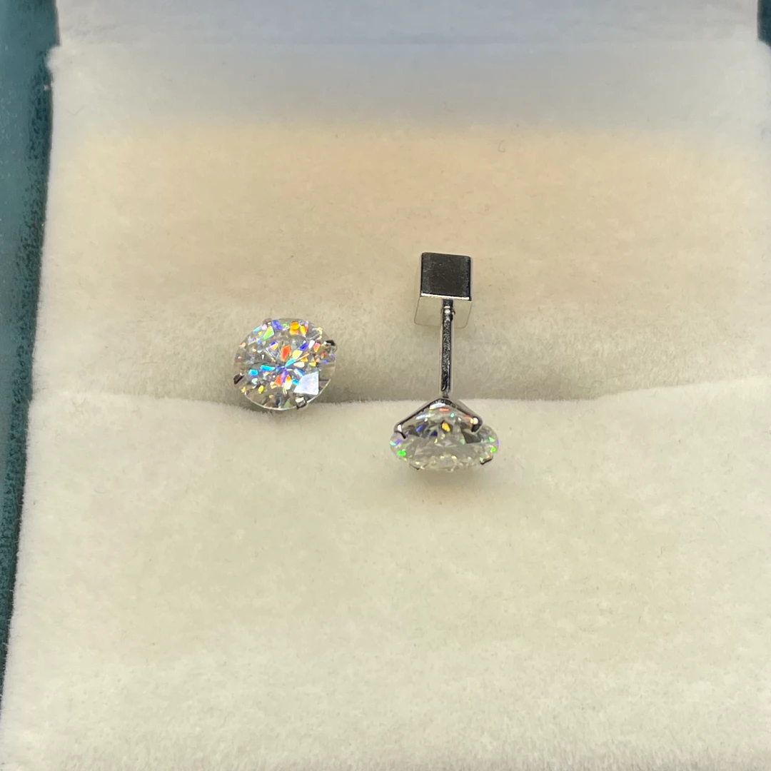 高奢钻饰  四爪方块螺丝耳钉1.0CT