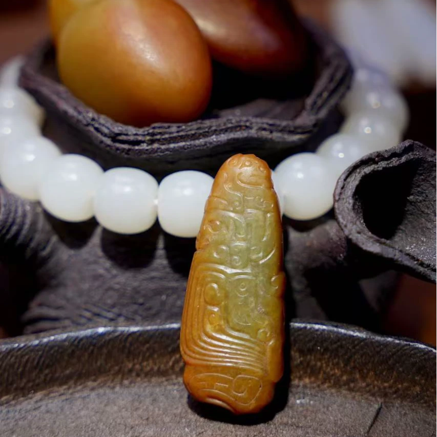 和田玉玉贵人吊坠