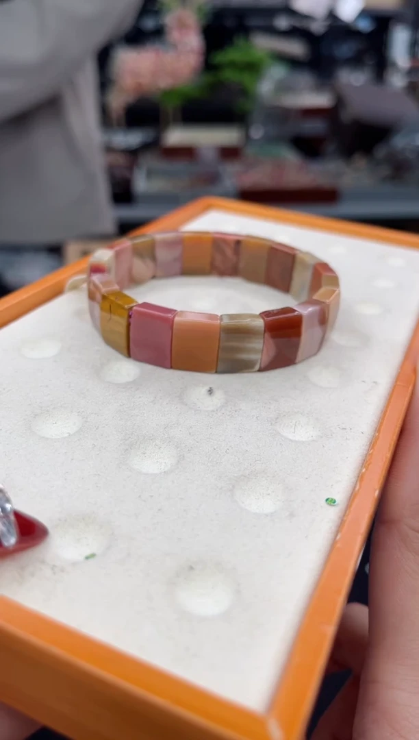 【闪购商品】石英质玉手镯未镶嵌手牌（多样性发货）