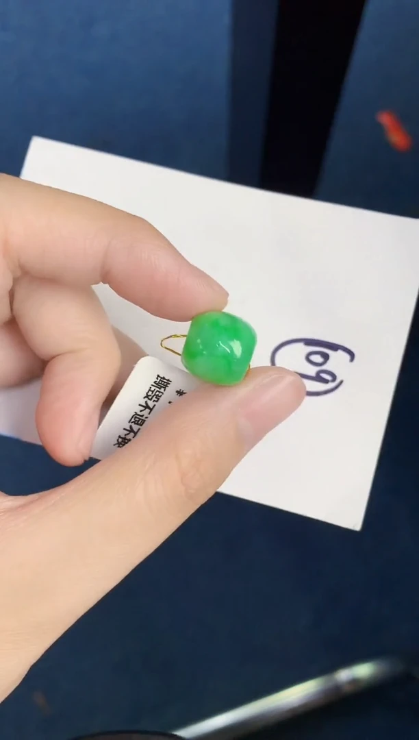翡翠未镶嵌颈饰天然翡翠緬甸A貨
