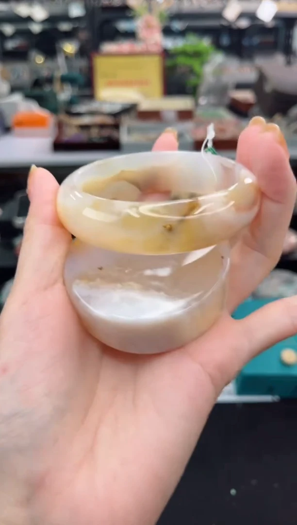 【闪购商品】石英质玉手镯未镶嵌58圈口（赠品镯心）1681021