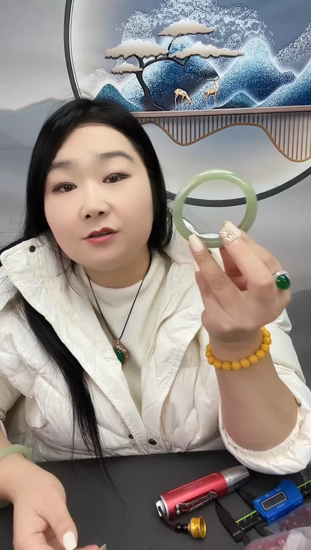 未镶嵌密玉绿镯子密玉（石英质玉）开**好开心就好