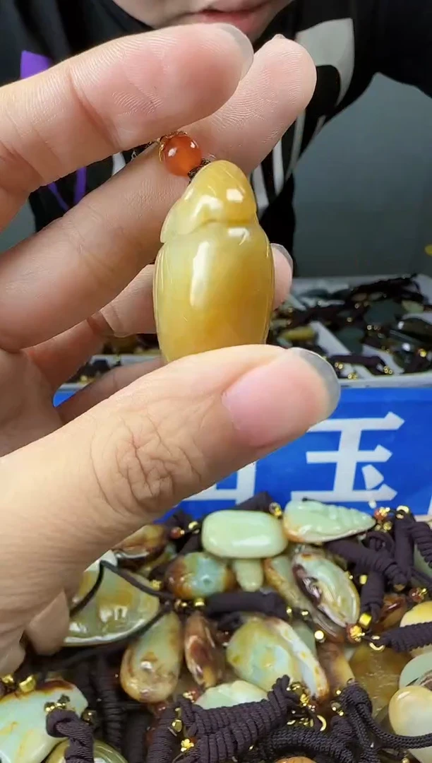 和田玉未镶嵌颈饰1