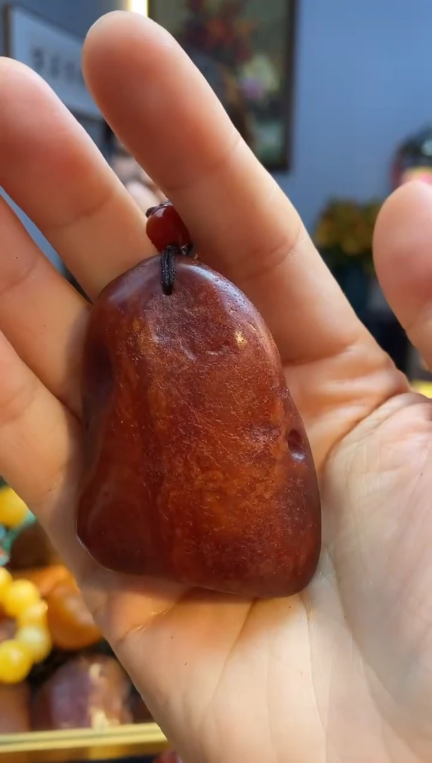 未镶嵌颈饰琥珀吊坠