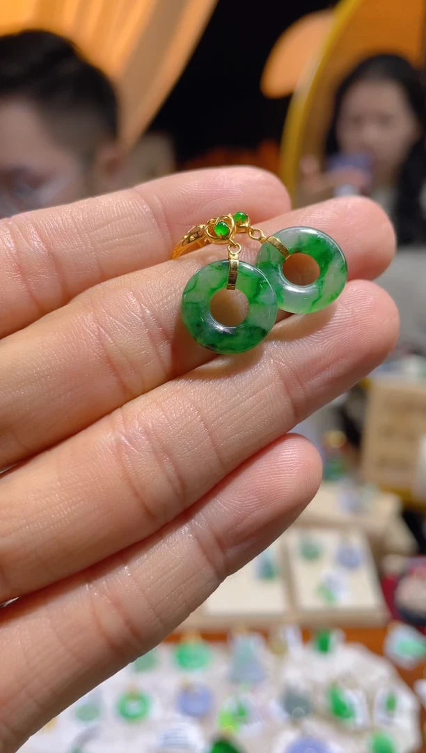 【闪购商品】翡翠颈饰18K金镶嵌假一赔三