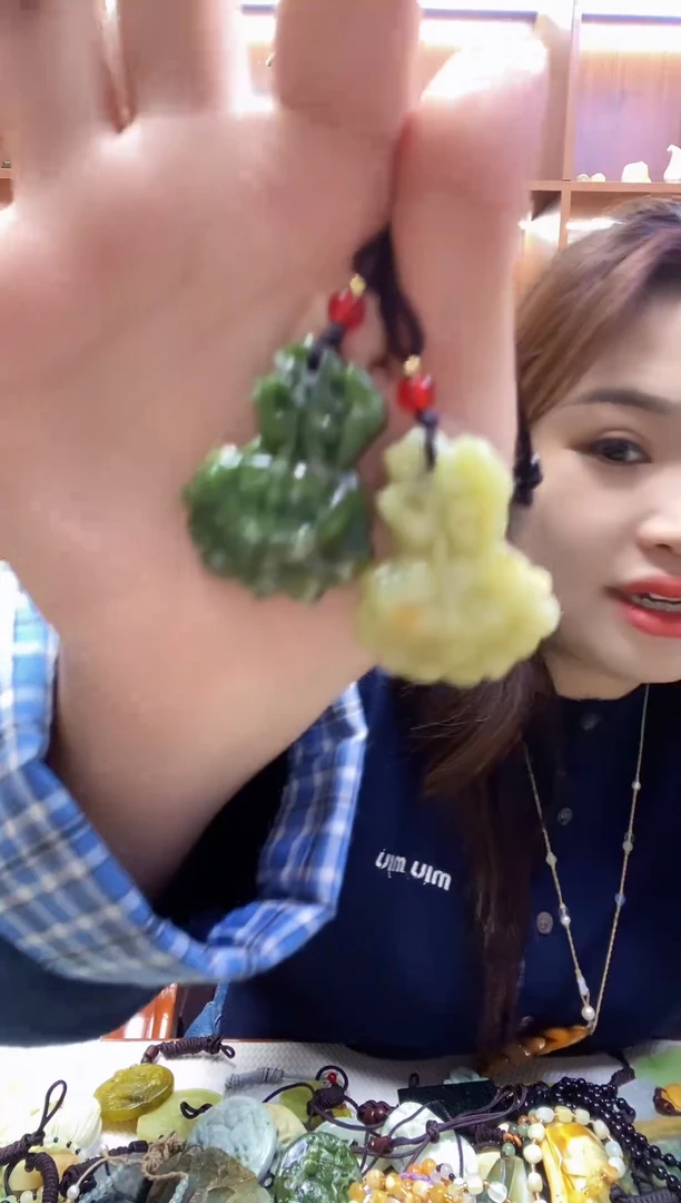 未镶嵌蛇纹石玉吊坠多样性发其中之一