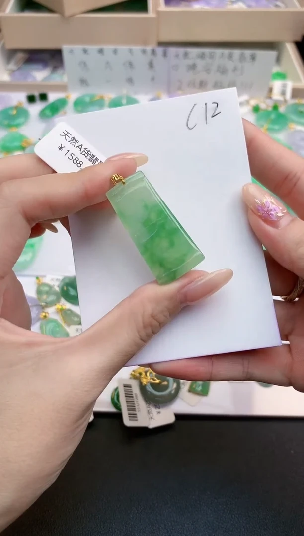 颈饰18K金镶嵌翡翠天然缅甸A货翡翠