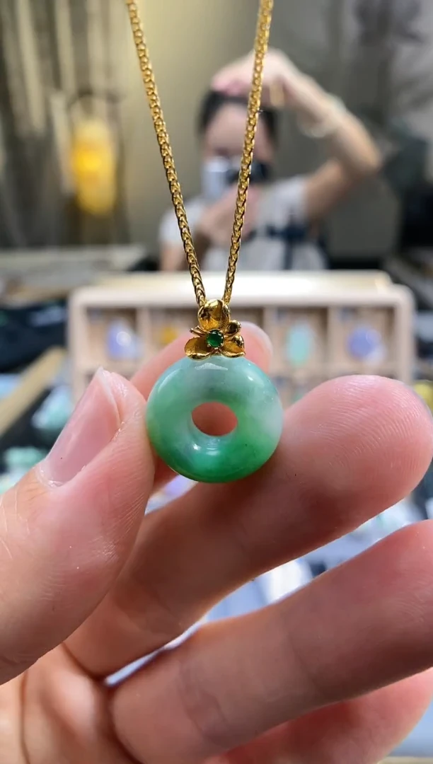 翡翠18K金镶嵌吊坠(不含链)甜甜圈