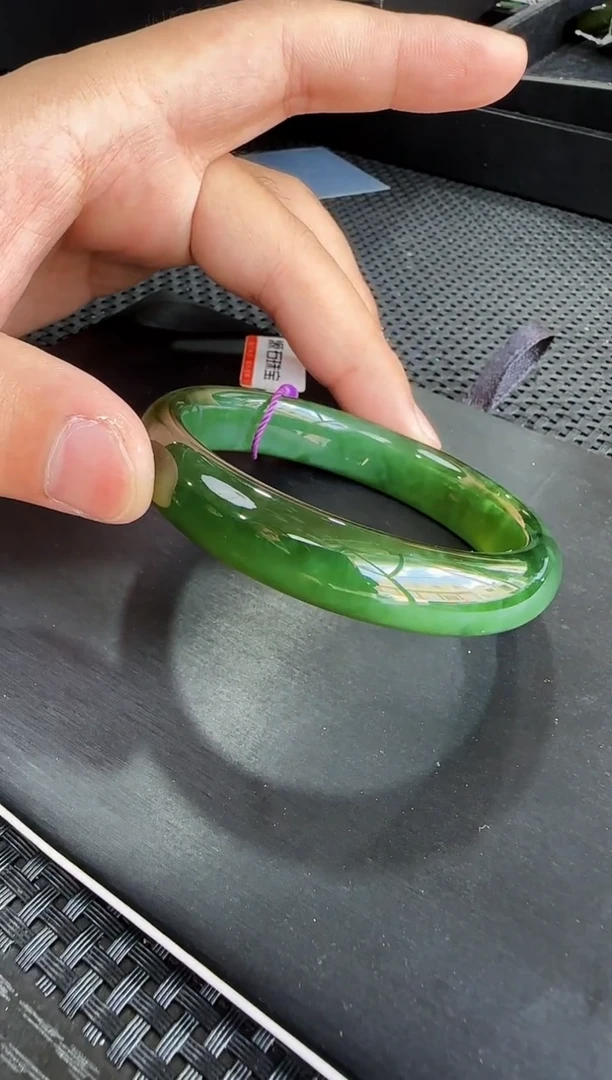 和田玉手镯未镶嵌冰绿猫56+圈口