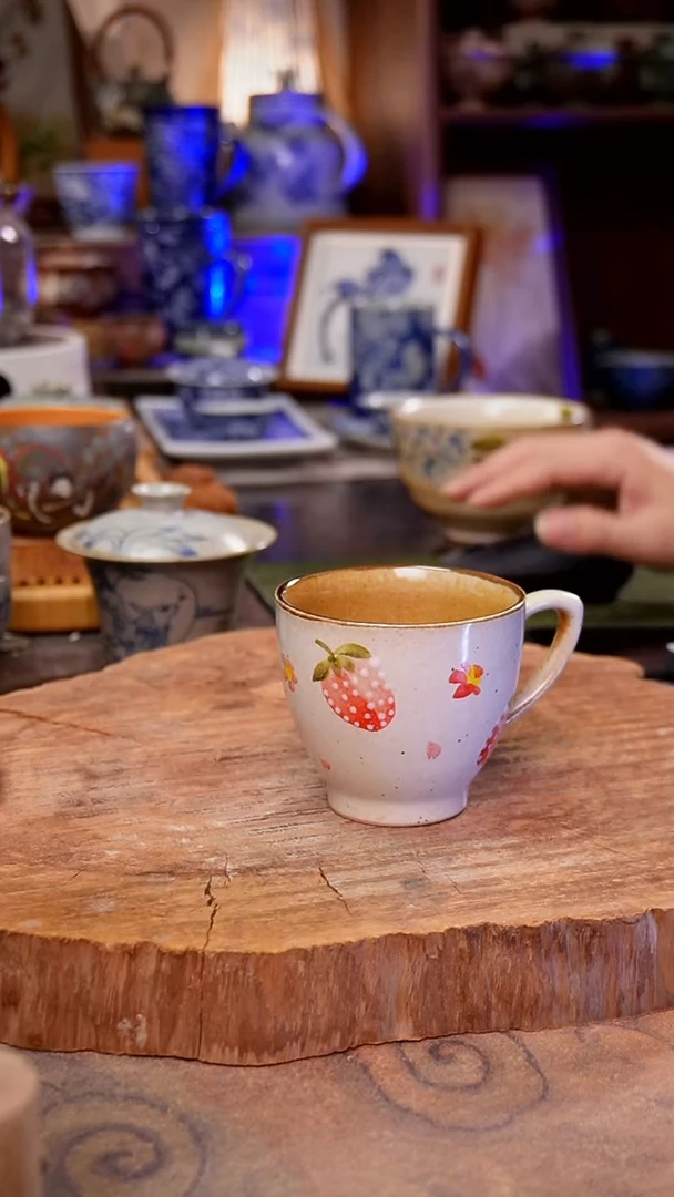 杯子草莓手工手绘手工手绘