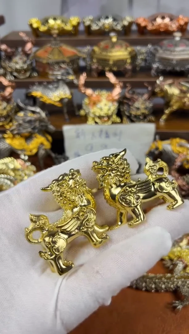 一对麒麟黄铜摆件