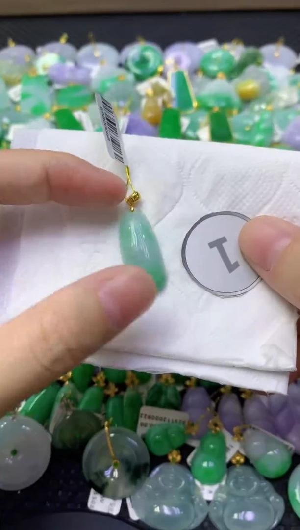颈饰未镶嵌翡翠天然缅甸翡翠A货