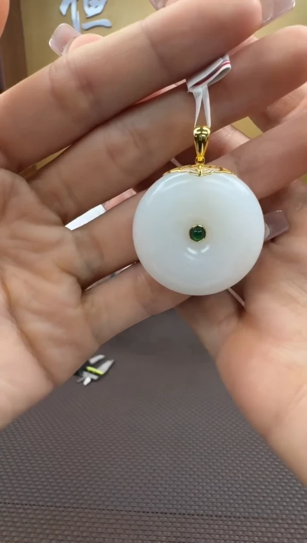 【闪购商品】和田玉挂件18K金镶嵌挂件