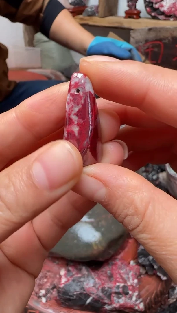 天然辰砂原矿吊坠C16