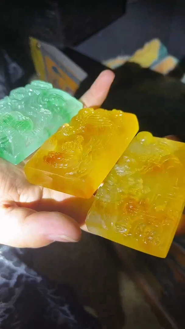 飘花厚雕山水花鸟观音牌其中一个