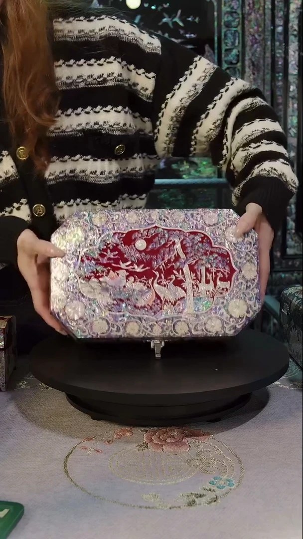 红色满贝底·弘贝雅螺钿漆器文化馆