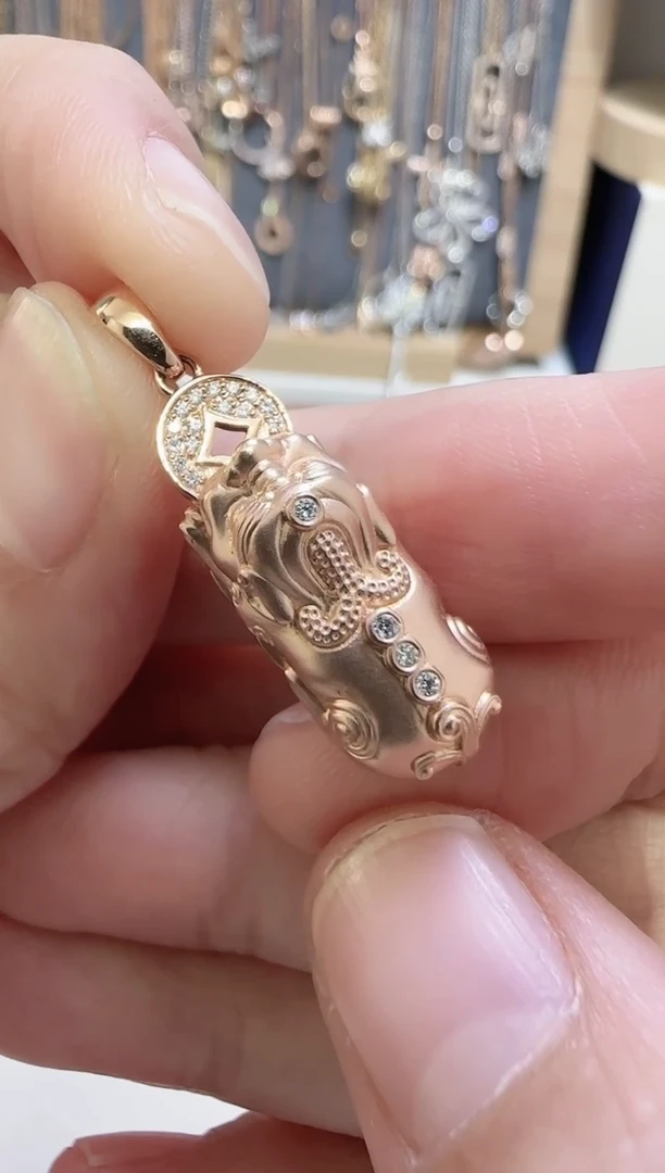 【闪购商品】天然钻石吊坠(不含链)18K金镶嵌多样性发货发其一