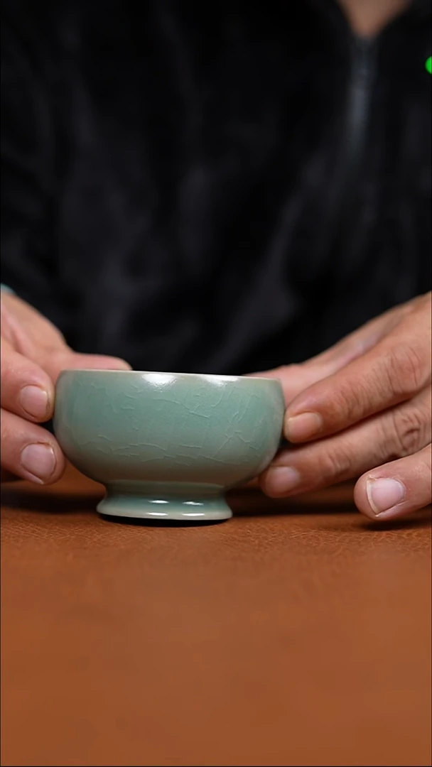 瓷片仿古白翡翠绿纯手工卷足罗汉杯一级礼盒