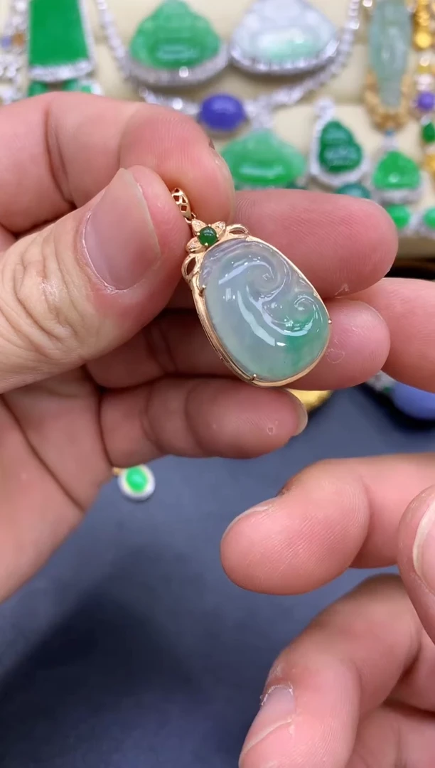 颈饰18K金镶嵌翡翠240-中国好珍宝